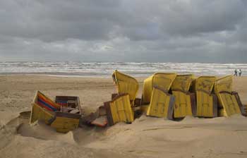 Bergen aan zee. Strong wind, beach. 