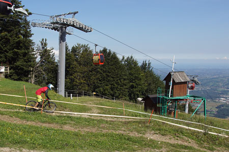 Pohorska kabelbaan.  Pohorska Vzpenjaca Cable Car.