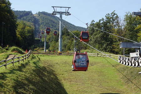 Pohorska kabelbaan.  Pohorska Vzpenjaca Cable Car.
